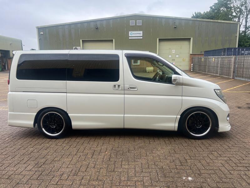 NISSAN ELGRAND