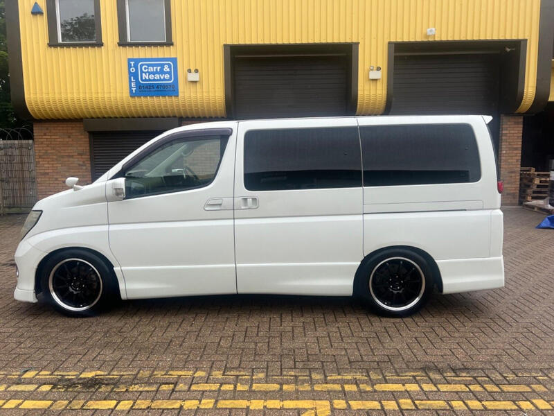 NISSAN ELGRAND