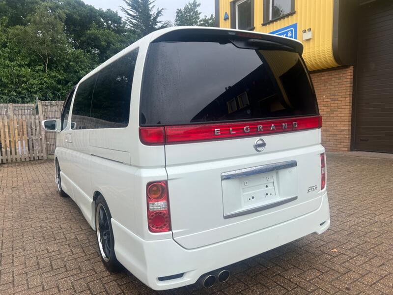 NISSAN ELGRAND