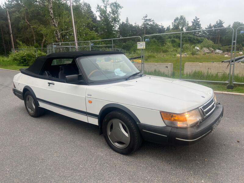 SAAB 900