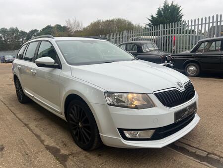 SKODA OCTAVIA 1.6 TDI Black Edition